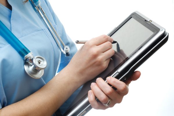 Going Paperless: Electronic Medical Records Pros and Cons 